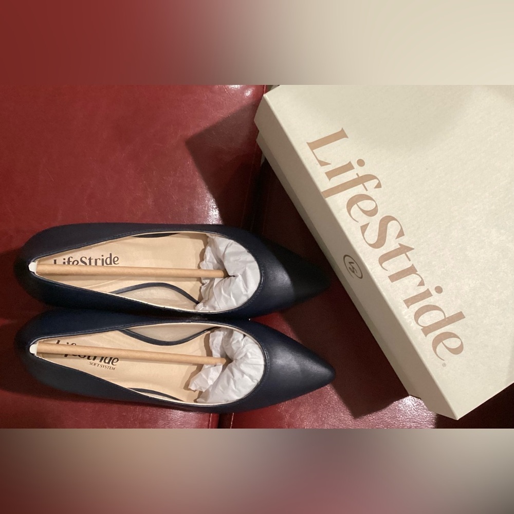 Life Stride Women's Navy Flats